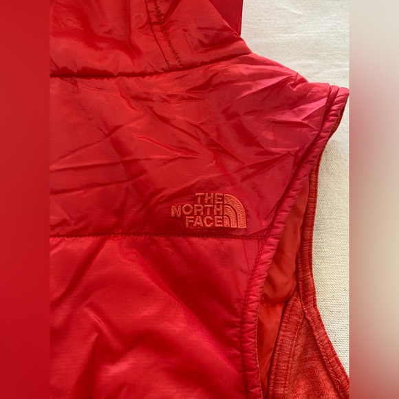 The North Face Bright Orange Quilted Puffer Vest Stretch Sides Hooded XS - Picture 7 of 11